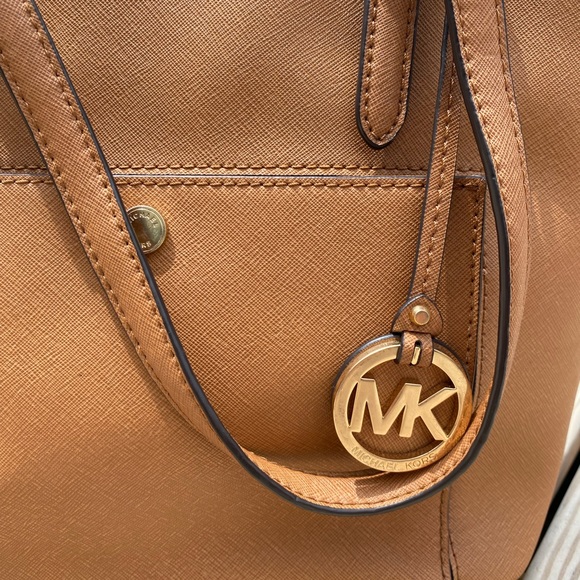 Micheal Kors Shoulder Bag - Picture 2 of 9